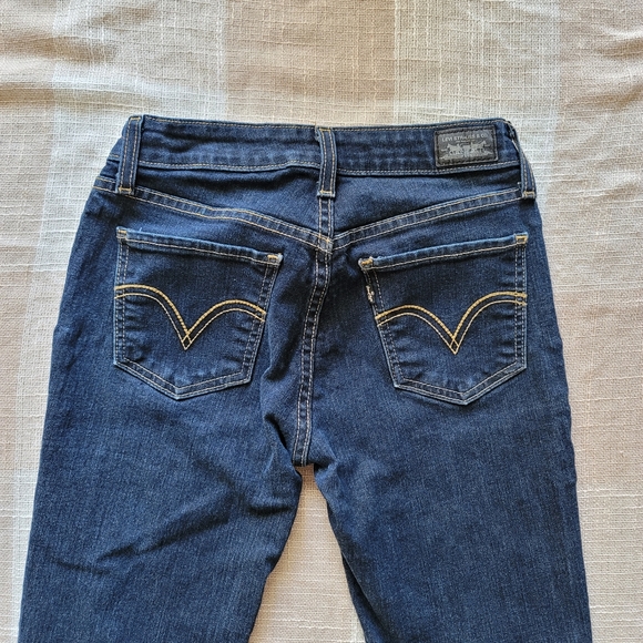 EUC Levi's Dark Wash 535's - Picture 4 of 7